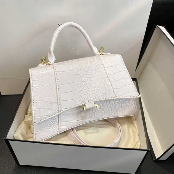 luxury fashion women's hourglass bag female mini handbags letter b brand designer totes evening bags women man casual backpack small sq, Black;red
luxury fashion women's hourglass bag female mini handbags letter b brand designer totes evening bags women man casual backpack small sq, Black;red