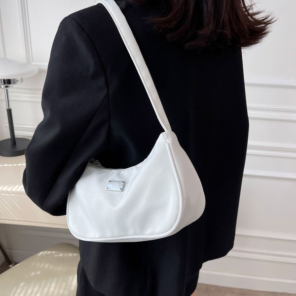 evening bags women solid color shoulder bag mini crescent messenger handbags luxury designer nylon handbag retro ladies underarm 230817
evening bags women solid color shoulder bag mini crescent messenger handbags luxury designer nylon handbag retro ladies underarm 230817