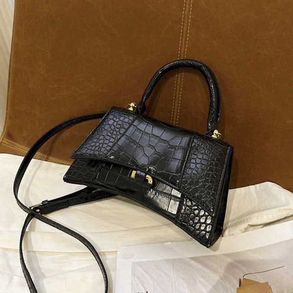 luxury classic women's hourglass bag female mini handbags letter b brand designer totes evening bags women man small square pack ladies
luxury classic women's hourglass bag female mini handbags letter b brand designer totes evening bags women man small square pack ladies