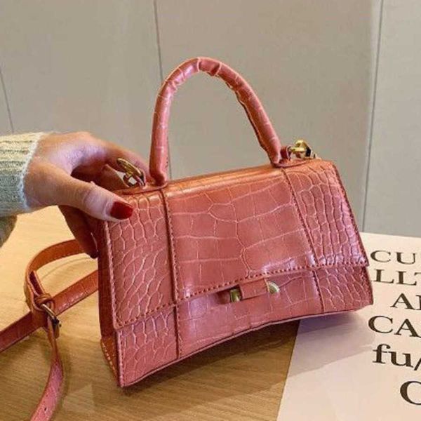 luxury women's fashion hourglass bag female mini handbags letter b brand designer totes evening bags women man casual backpack small sq
luxury women's fashion hourglass bag female mini handbags letter b brand designer totes evening bags women man casual backpack small sq