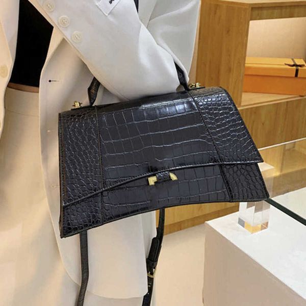 classic luxury women's hourglass bag female mini handbags letter b brand designer totes evening bags women man small square pack ladies
classic luxury women's hourglass bag female mini handbags letter b brand designer totes evening bags women man small square pack ladies