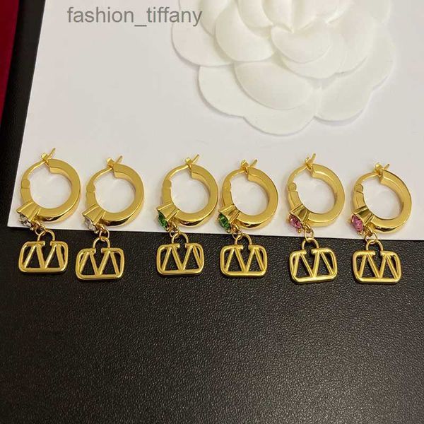 women earrings gold stud earings luxury designer jewelry shiny charm earing diamond earring with box v hoop jewlery engagement 236153c, Golden;silver
women earrings gold stud earings luxury designer jewelry shiny charm earing diamond earring with box v hoop jewlery engagement 236153c, Golden;silver