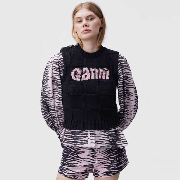 ganni 23aw women designer knitted sweater vest fashion letter slim casual knitwear sweater, Black;white
ganni 23aw women designer knitted sweater vest fashion letter slim casual knitwear sweater, Black;white