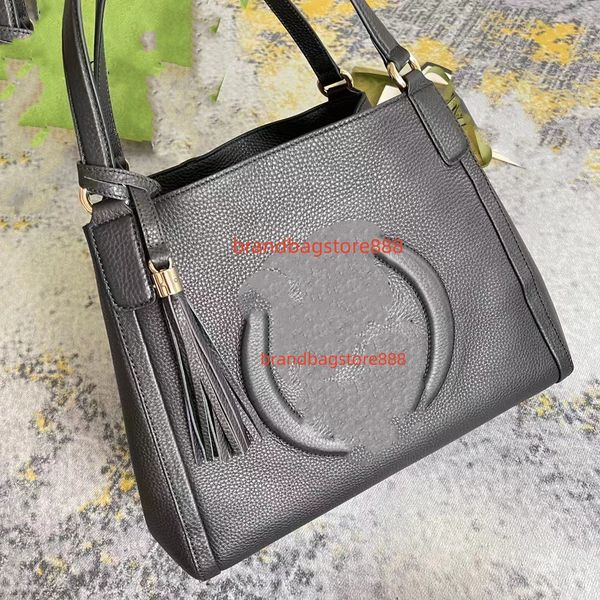 the latest calfskin shoulder bag high-end fashion all-in-one large capacity tassel underarm handbag factory direct sales
the latest calfskin shoulder bag high-end fashion all-in-one large capacity tassel underarm handbag factory direct sales