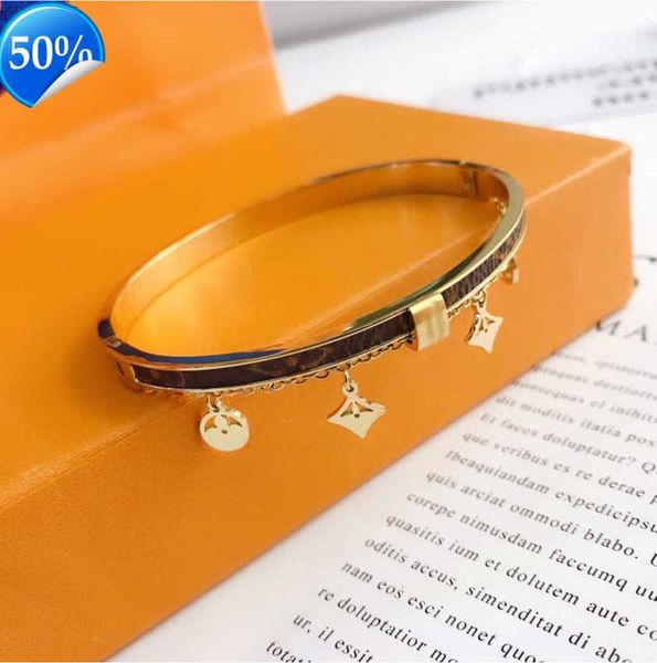 bangle new style bracelets women designer letter jewelry faux leather 18k gold plated stainless steel wristband cuff fashion accessories 553, Black
bangle new style bracelets women designer letter jewelry faux leather 18k gold plated stainless steel wristband cuff fashion accessories 553, Black