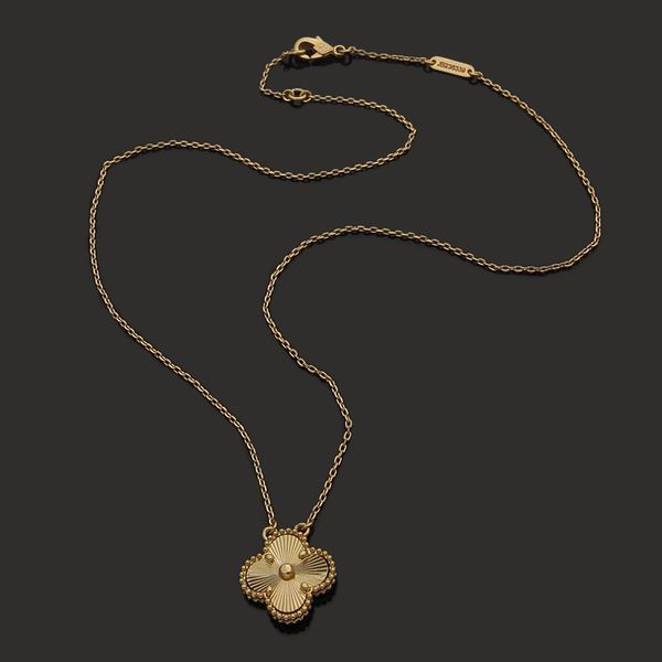 gold color women luxury designer necklace single graving flower pendant brass necklace wholesale, Silver
gold color women luxury designer necklace single graving flower pendant brass necklace wholesale, Silver