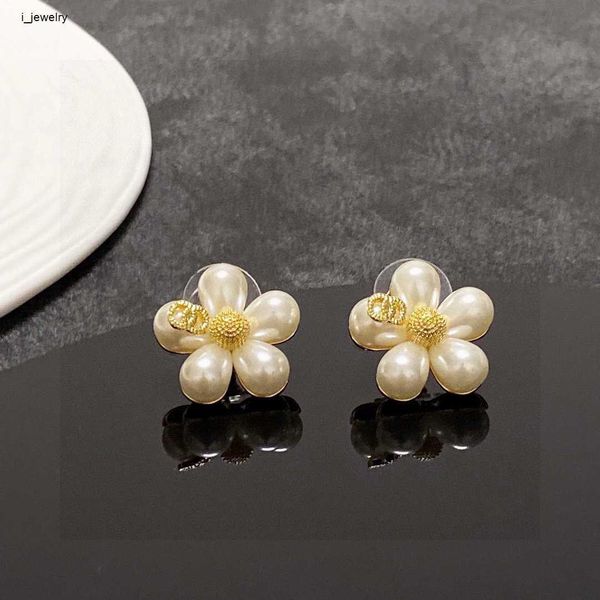 women designer earrings yellow brass jewelry fashion pearl petal design earring #including box new product, Golden;silver
women designer earrings yellow brass jewelry fashion pearl petal design earring #including box new product, Golden;silver