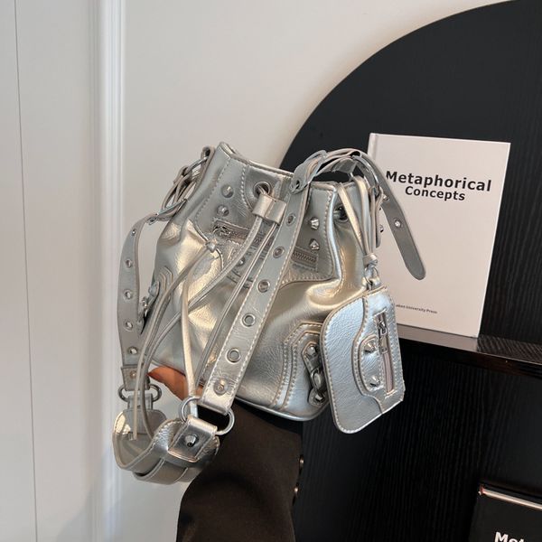 evening bags euramerican punk rivet bucket bag women fashion handbags pu drawstring shoulder crossbody daily 230817
evening bags euramerican punk rivet bucket bag women fashion handbags pu drawstring shoulder crossbody daily 230817
