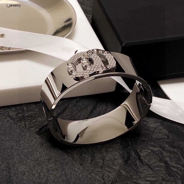women designer bracelet smooth silver jewelry fashion splicing design logo decoration bracelets #including box preferred gift, White
women designer bracelet smooth silver jewelry fashion splicing design logo decoration bracelets #including box preferred gift, White