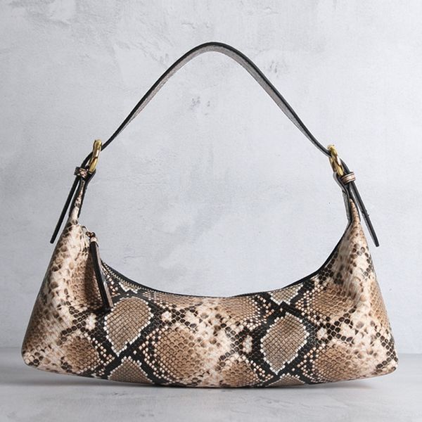 evening bags women tote bag large capacity pu handbag fashionalbe underarm snake pattern simple female commuter for office travel 230817
evening bags women tote bag large capacity pu handbag fashionalbe underarm snake pattern simple female commuter for office travel 230817