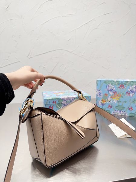 loewesss designer crossbodys bag luxury handbag women's puzzless geometric shoulder bag fashion crossbodys bag contrast stitching walle
loewesss designer crossbodys bag luxury handbag women's puzzless geometric shoulder bag fashion crossbodys bag contrast stitching walle