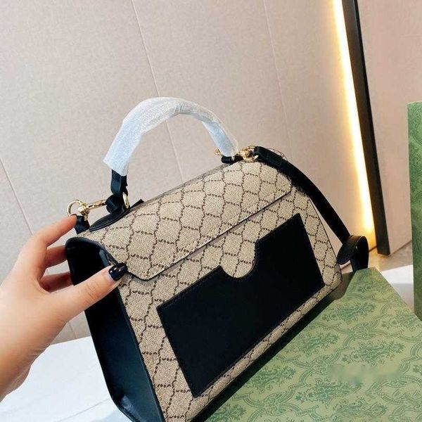 luxurys designers bags women shoulder bag handbag famous brand high quanlity designed for men and womam four colors to choose
luxurys designers bags women shoulder bag handbag famous brand high quanlity designed for men and womam four colors to choose