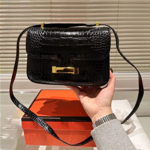 designers shoulder bags for women popular cross body bag 5a quality fashion trend handbags good match very nice gift
designers shoulder bags for women popular cross body bag 5a quality fashion trend handbags good match very nice gift