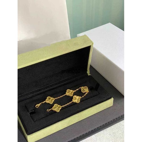 2023 luxury van clover designer bracelet pearl 4 pieces 18k gold necklace earrings diamond wedding laser brand charm, Golden;silver
2023 luxury van clover designer bracelet pearl 4 pieces 18k gold necklace earrings diamond wedding laser brand charm, Golden;silver