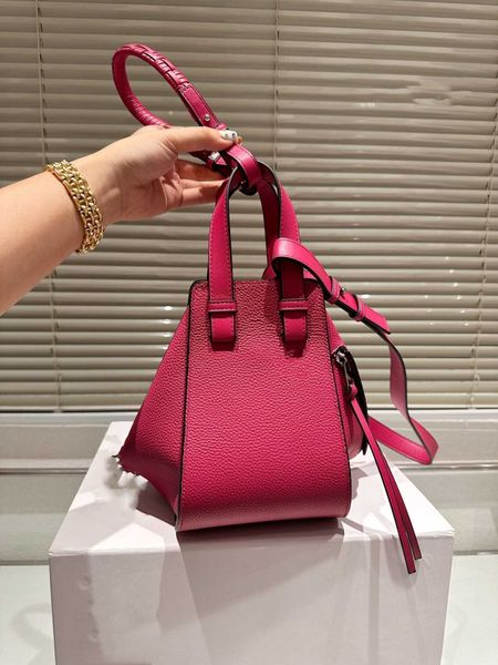 2023 designer bag women's crossbody handbag new cowhide shoulder bag luxury fashion large capacity shopping handbag
2023 designer bag women's crossbody handbag new cowhide shoulder bag luxury fashion large capacity shopping handbag