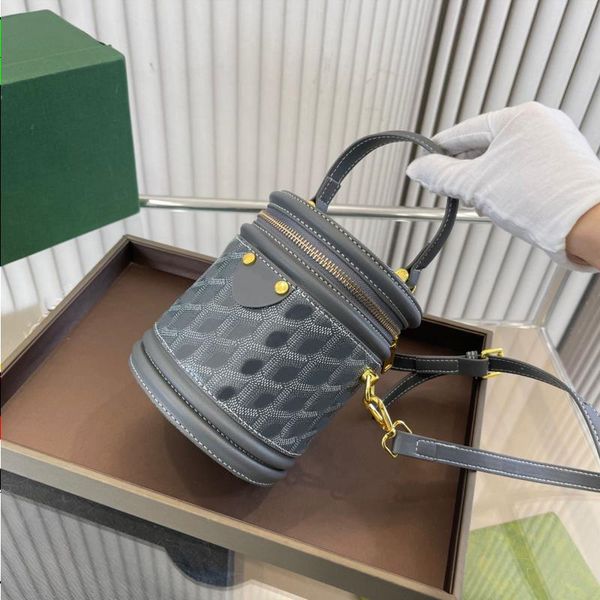 designer bag for women luxury shoulder bag leather bucket bag toilet pouch beauty cross body bag ladies handbags large capacity high quality
designer bag for women luxury shoulder bag leather bucket bag toilet pouch beauty cross body bag ladies handbags large capacity high quality