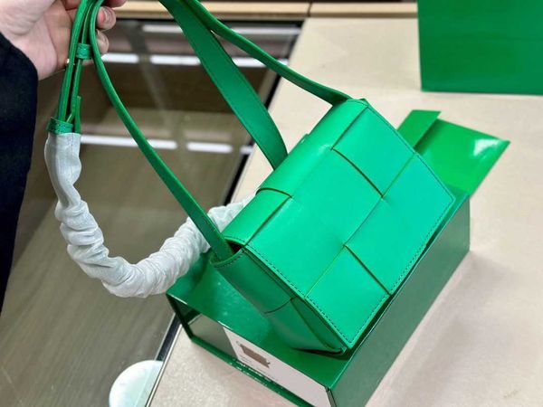 b designer bags for ladies bot mini bag bags 2023 vent girl cassettes handbags knitted small square high one shoulder travel cute cross stra
b designer bags for ladies bot mini bag bags 2023 vent girl cassettes handbags knitted small square high one shoulder travel cute cross stra