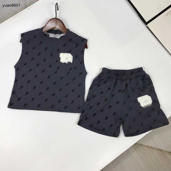 luxury tracksuits designer baby clothes kids summer suits size 90-160 cm 2pcs gridded letter printed sleeveless t-shirts and shorts june23, White
luxury tracksuits designer baby clothes kids summer suits size 90-160 cm 2pcs gridded letter printed sleeveless t-shirts and shorts june23, White