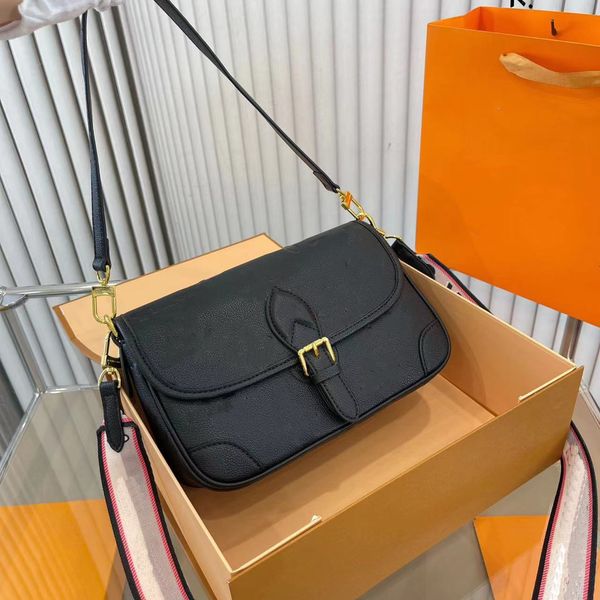 designer bag diane bag baguette shoulder tote bag real leather luxury old flower handbag large-capacity canvas strap embossed letters colorf
designer bag diane bag baguette shoulder tote bag real leather luxury old flower handbag large-capacity canvas strap embossed letters colorf