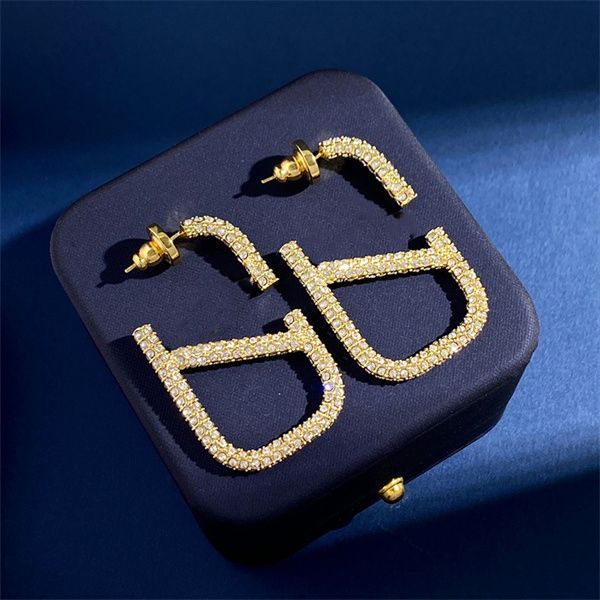 gold letter v earring logo stud earing women fashion hoop designer jewelry valentinolies crystal pearl earrings luxury woman vlogo 5460, Golden;silver
gold letter v earring logo stud earing women fashion hoop designer jewelry valentinolies crystal pearl earrings luxury woman vlogo 5460, Golden;silver