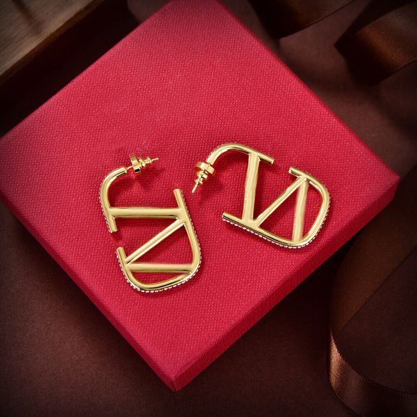 gold stud earring letter v logo brand woman hoop earing designer luxury valentinolies jewelry pearl earrings 56367, Golden;silver
gold stud earring letter v logo brand woman hoop earing designer luxury valentinolies jewelry pearl earrings 56367, Golden;silver