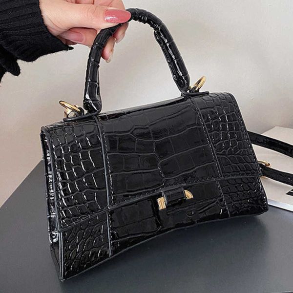 fashion women's hourglass luxury bag female mini handbags brand designer totes evening bags women man small square pack ladies handbag
fashion women's hourglass luxury bag female mini handbags brand designer totes evening bags women man small square pack ladies handbag