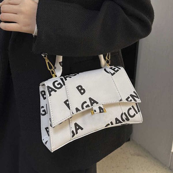 luxury classic women's hourglass bag female mini handbags letter b brand designer totes evening bags women man casual backpack small sq
luxury classic women's hourglass bag female mini handbags letter b brand designer totes evening bags women man casual backpack small sq
