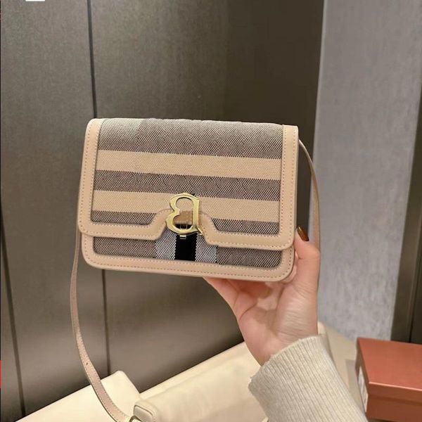 designer shoulder bag women wallet stripes handbag designers leather small bag popular simple fashion very nice gift
designer shoulder bag women wallet stripes handbag designers leather small bag popular simple fashion very nice gift