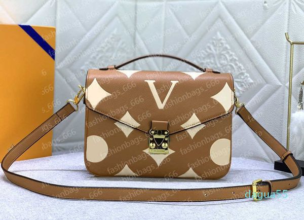 designer shoulder bag luxury women handbags pochette totes embossed flowers letter empreinte message bags ladies fashion s-lock crossbody pu
designer shoulder bag luxury women handbags pochette totes embossed flowers letter empreinte message bags ladies fashion s-lock crossbody pu