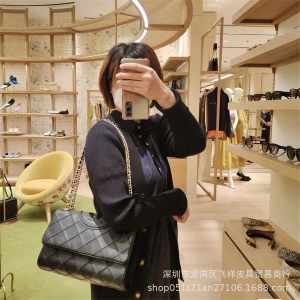 bag early launch trendy and fashionable new sheepskin diamond lattice chain single shoulder crossbody portable magnetic buckle small sachet
bag early launch trendy and fashionable new sheepskin diamond lattice chain single shoulder crossbody portable magnetic buckle small sachet