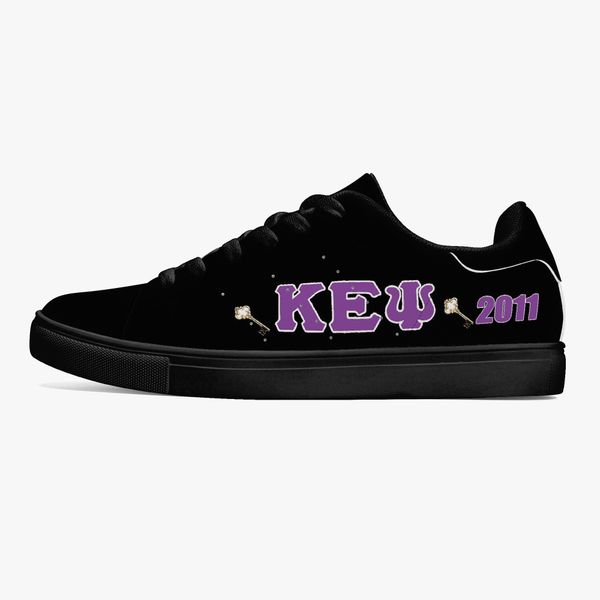 classic minimalist letters, black and purple color scheme, fashionable low cut shoes
classic minimalist letters, black and purple color scheme, fashionable low cut shoes
