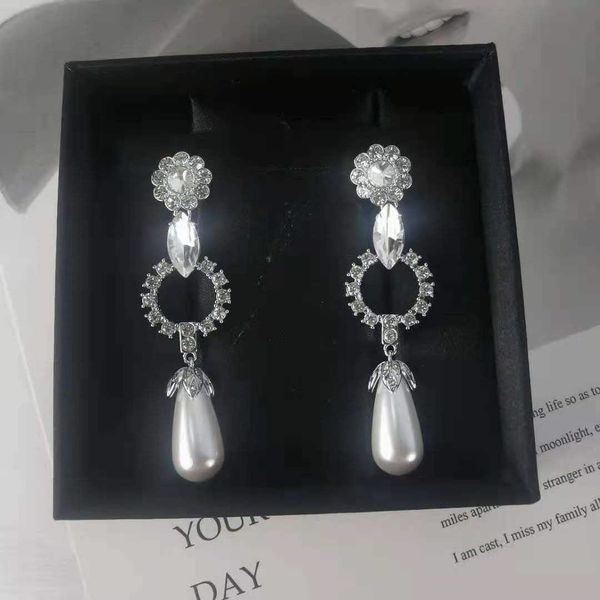 Brand Designer MIUMIU Fashion Earrings New Imitation Crystal Sunflower Circle Water Drops Advanced Pearl Long Earrings Valentine's Day gifts Accessories Jewelry
Brand Designer MIUMIU Fashion Earrings New Imitation Crystal Sunflower Circle Water Drops Advanced Pearl Long Earrings Valentine's Day gifts Accessories Jewelry