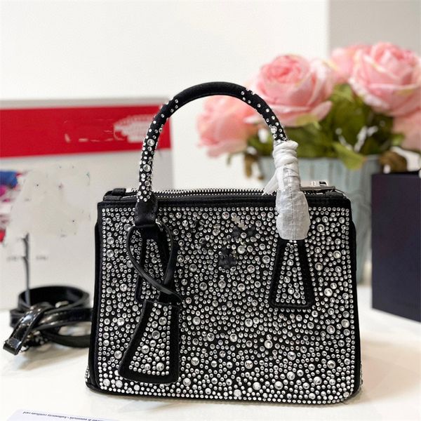 luxury diamond handbag canvas hobo bag designer women's shoulder bag breast bag fashion tote chain bracelet women's purse bag full
luxury diamond handbag canvas hobo bag designer women's shoulder bag breast bag fashion tote chain bracelet women's purse bag full