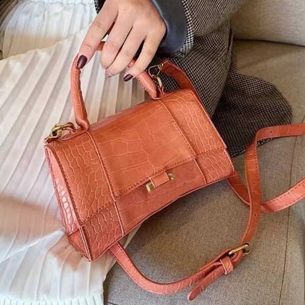 fashion luxury hourglass women's bag female mini handbags brand designer totes evening bags women man casual backpack small square pack
fashion luxury hourglass women's bag female mini handbags brand designer totes evening bags women man casual backpack small square pack