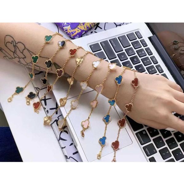 luxury clover four designer fashion charm bracelets for girls women 18k gold silver black white red green brand wedding party jewelry, Golden;silver
luxury clover four designer fashion charm bracelets for girls women 18k gold silver black white red green brand wedding party jewelry, Golden;silver