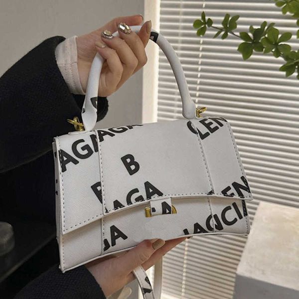 luxury women's classic hourglass bag female mini handbags letter b brand designer totes evening bags women man small square pack ladies
luxury women's classic hourglass bag female mini handbags letter b brand designer totes evening bags women man small square pack ladies