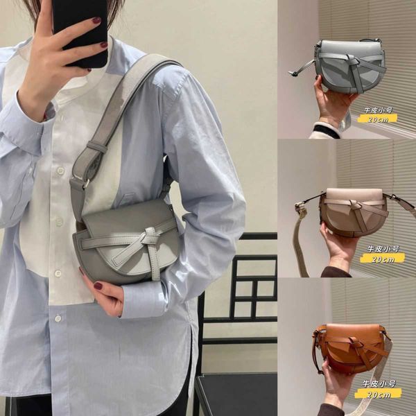 loewiesness gate saddle bag mini embroidered shoulder strap crossbody bag bow tie women's bag half moon single shoulder bag beauty
loewiesness gate saddle bag mini embroidered shoulder strap crossbody bag bow tie women's bag half moon single shoulder bag beauty