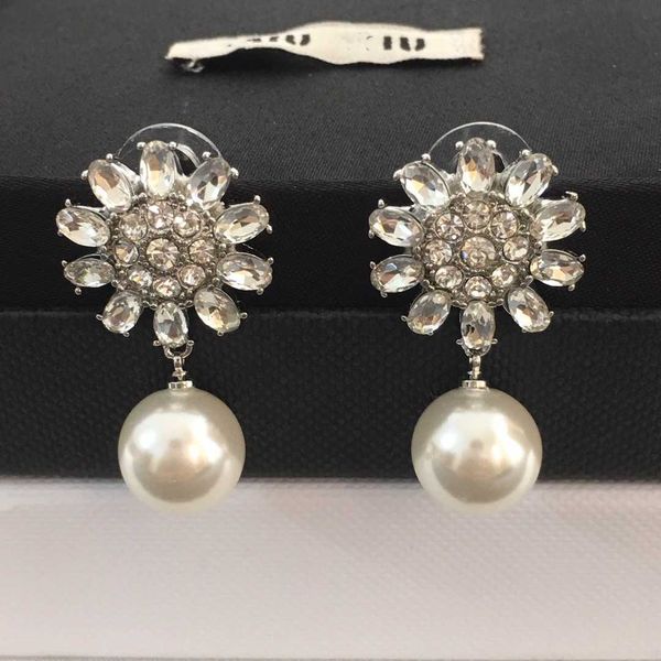 brand designer miumiu fashion earrings sunflower full diamond pearl female flower earrings flower inlaid with diamond fashion temperament ac, Golden
brand designer miumiu fashion earrings sunflower full diamond pearl female flower earrings flower inlaid with diamond fashion temperament ac, Golden