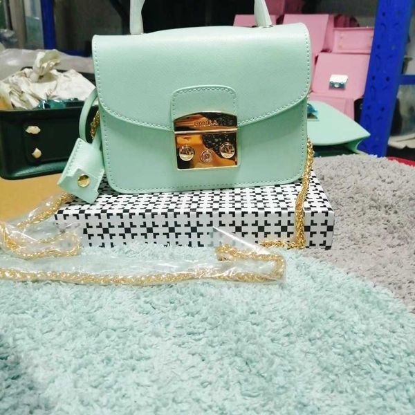 furlas designer metropolis new women's one shoulder handbag chain small square bag leather head leather hardware does not fade crossbod
furlas designer metropolis new women's one shoulder handbag chain small square bag leather head leather hardware does not fade crossbod
