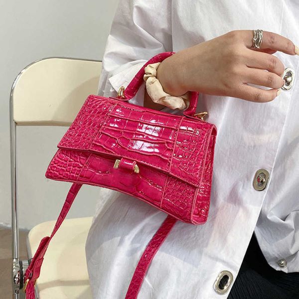 hourglass classic luxury women's bag female mini handbags brand designer totes evening bags women man casual backpack small square pack, Black;red
hourglass classic luxury women's bag female mini handbags brand designer totes evening bags women man casual backpack small square pack, Black;red