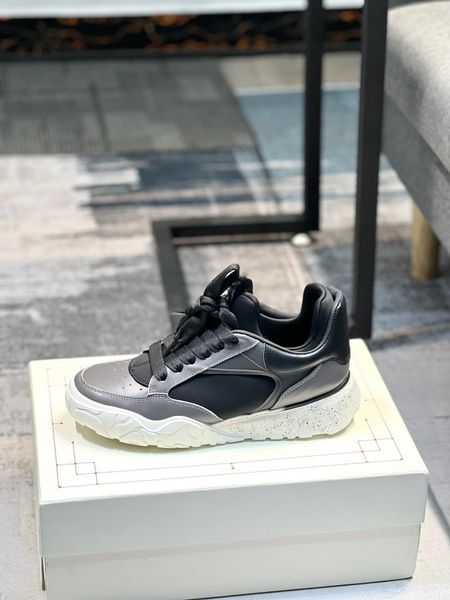 designer sports shoes men's and women's flat shoes women's sports shoes chip version leather white black pearl luxury couple
designer sports shoes men's and women's flat shoes women's sports shoes chip version leather white black pearl luxury couple