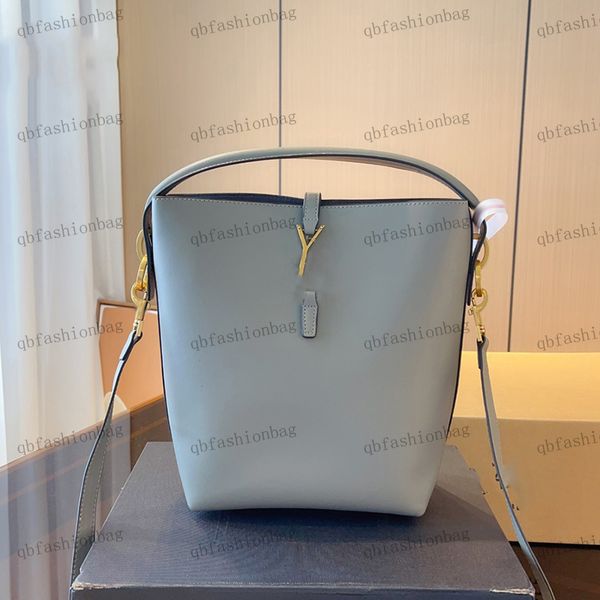women small bucket bag shoulder bag solid leather hardware metal clutch luxury handbag leather shoulder strap crossbody bag shopping bags ma
women small bucket bag shoulder bag solid leather hardware metal clutch luxury handbag leather shoulder strap crossbody bag shopping bags ma