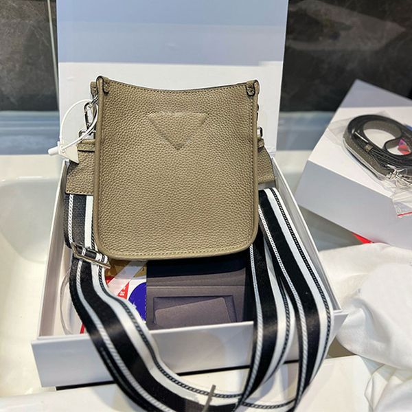 mini shoulder bag calfskin leather handbag purse women crossbody bags fashion metal letter triangle detachable adjustable embroidered strap
mini shoulder bag calfskin leather handbag purse women crossbody bags fashion metal letter triangle detachable adjustable embroidered strap