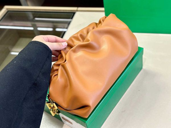 b designer bags for ladies pillow bags 2023 girl vent bag bot pouch cloud chain fashionable cute color small single shoulder cross handheld
b designer bags for ladies pillow bags 2023 girl vent bag bot pouch cloud chain fashionable cute color small single shoulder cross handheld