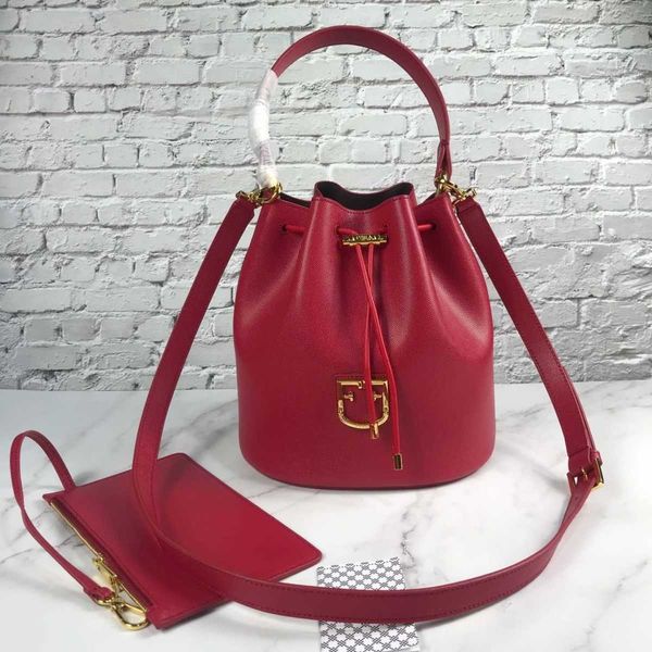 furlas designer corona cowhide bucket bag women's one shoulder diagonal cross cowhide designersbag handbag
furlas designer corona cowhide bucket bag women's one shoulder diagonal cross cowhide designersbag handbag