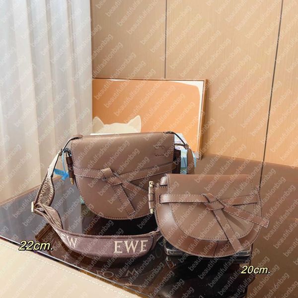 fashion brand saddles bags shoulder handbag lowe cowhide bow clamshell wallet women's classic embroidery wide shoulder strap high capac
fashion brand saddles bags shoulder handbag lowe cowhide bow clamshell wallet women's classic embroidery wide shoulder strap high capac