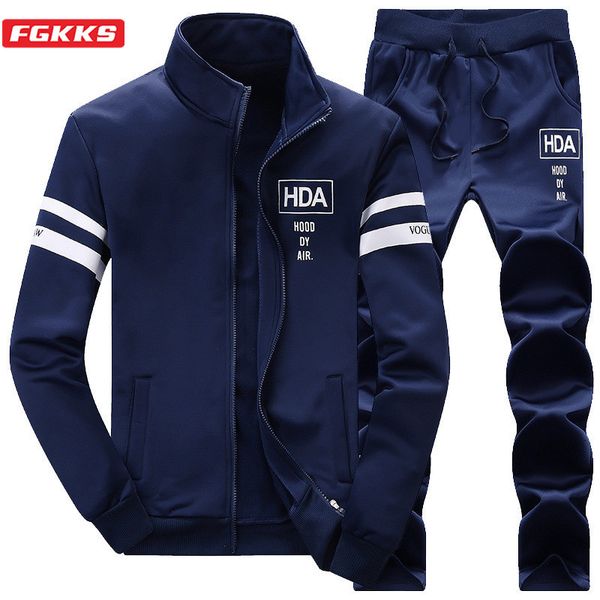 mens tracksuits fgkks brand men casual set spring autumn jackets pants tracksuit fashion sports sweatshirts suit sets male 230818, Gray
mens tracksuits fgkks brand men casual set spring autumn jackets pants tracksuit fashion sports sweatshirts suit sets male 230818, Gray