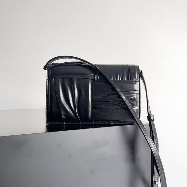 luxury designer mini cassette cross-body bag mirror quality women shoulder bags 100% calfskin black white phone purse with box
luxury designer mini cassette cross-body bag mirror quality women shoulder bags 100% calfskin black white phone purse with box