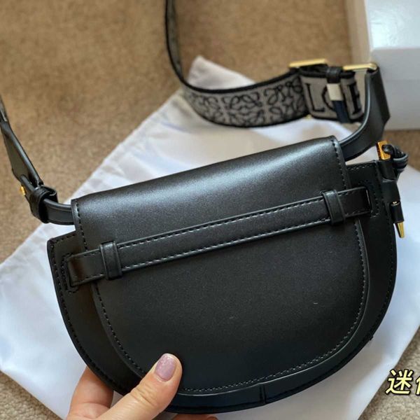 loewiesness gate saddle bag summer new women's mini crossbody handbag embroidered shoulder strap wide shoulder strap cowhide crossbody
loewiesness gate saddle bag summer new women's mini crossbody handbag embroidered shoulder strap wide shoulder strap cowhide crossbody
