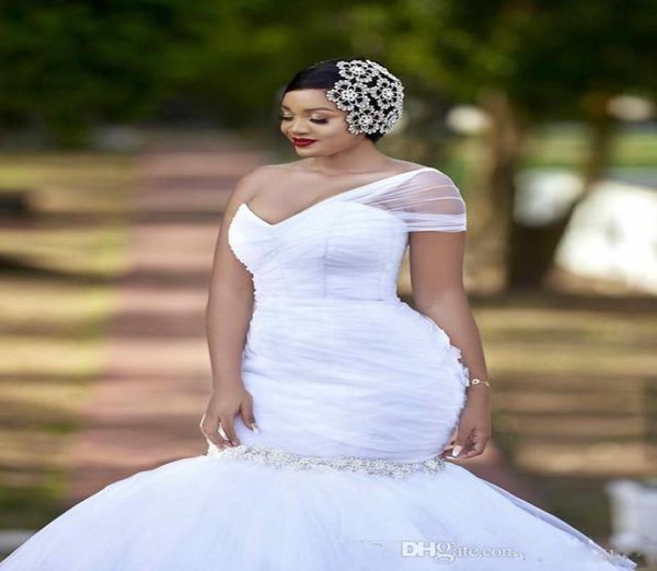 2020 new plus size mermaid wedding dresses african one shoulder ruched beaded open back with button sweep train bridal g5896871, White
2020 new plus size mermaid wedding dresses african one shoulder ruched beaded open back with button sweep train bridal g5896871, White